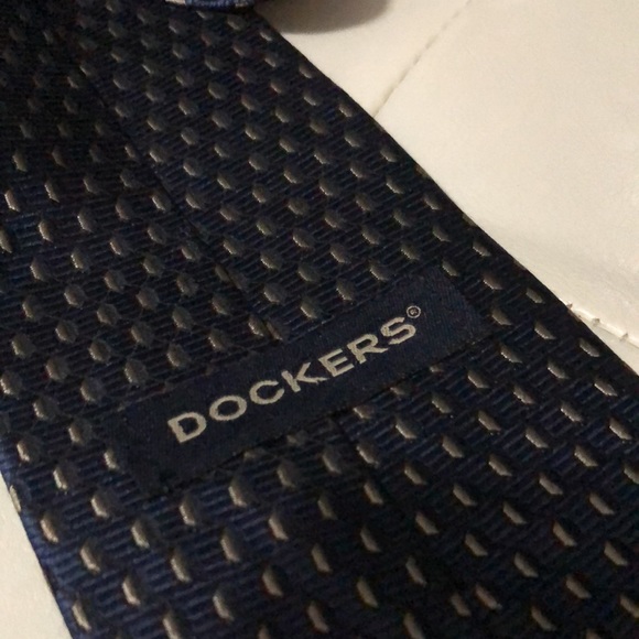 Dockers Navy Silk Tie-EUC - Picture 6 of 9